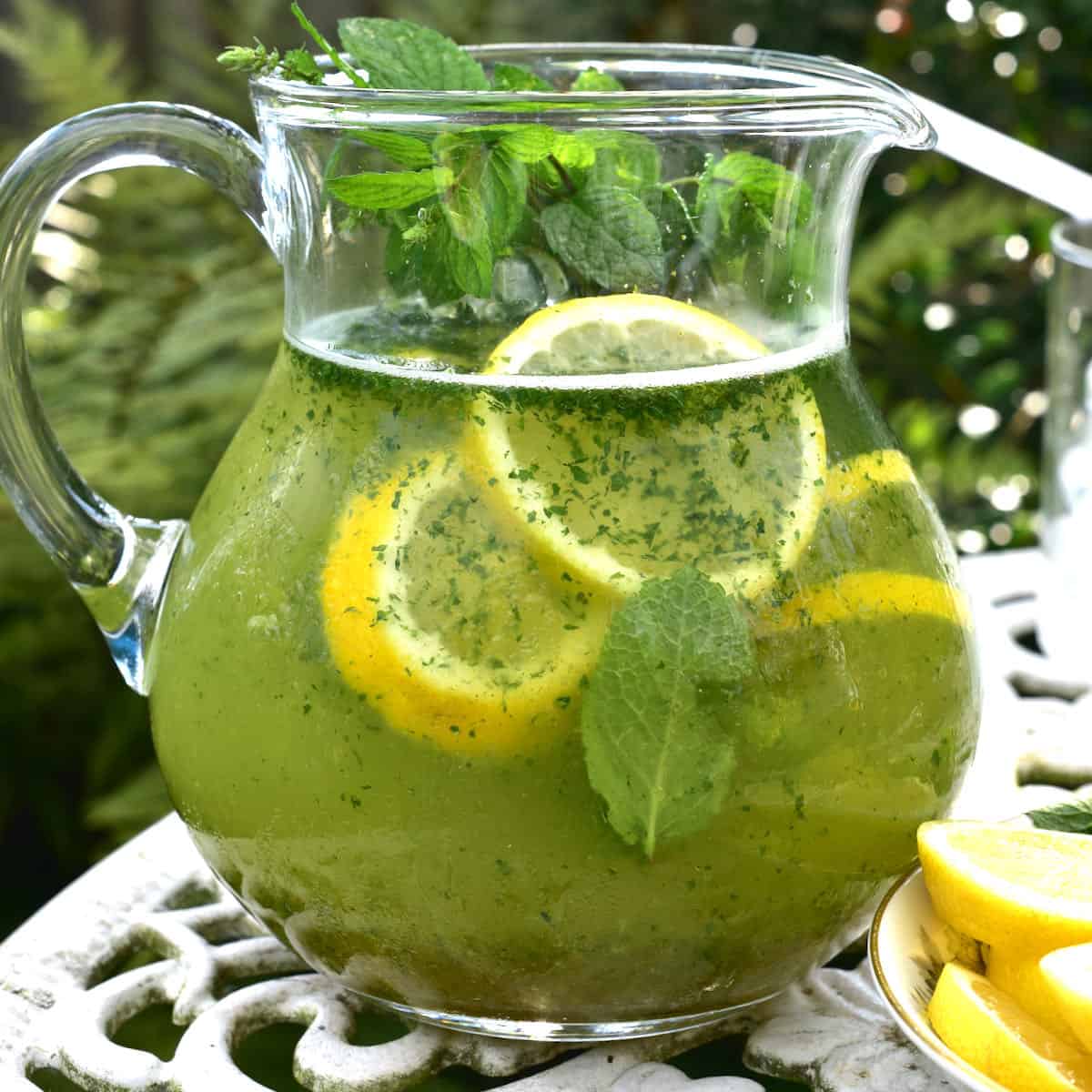 Master Limonana: Customizable Lebanese Mint Lemonade for Any Occasion